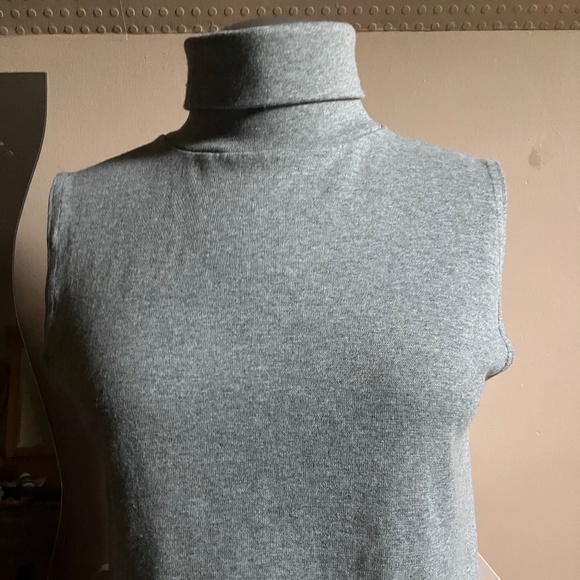 Vintage White Stag Cropped Sleeveless Turtleneck (1980s) - Picture 7 of 7